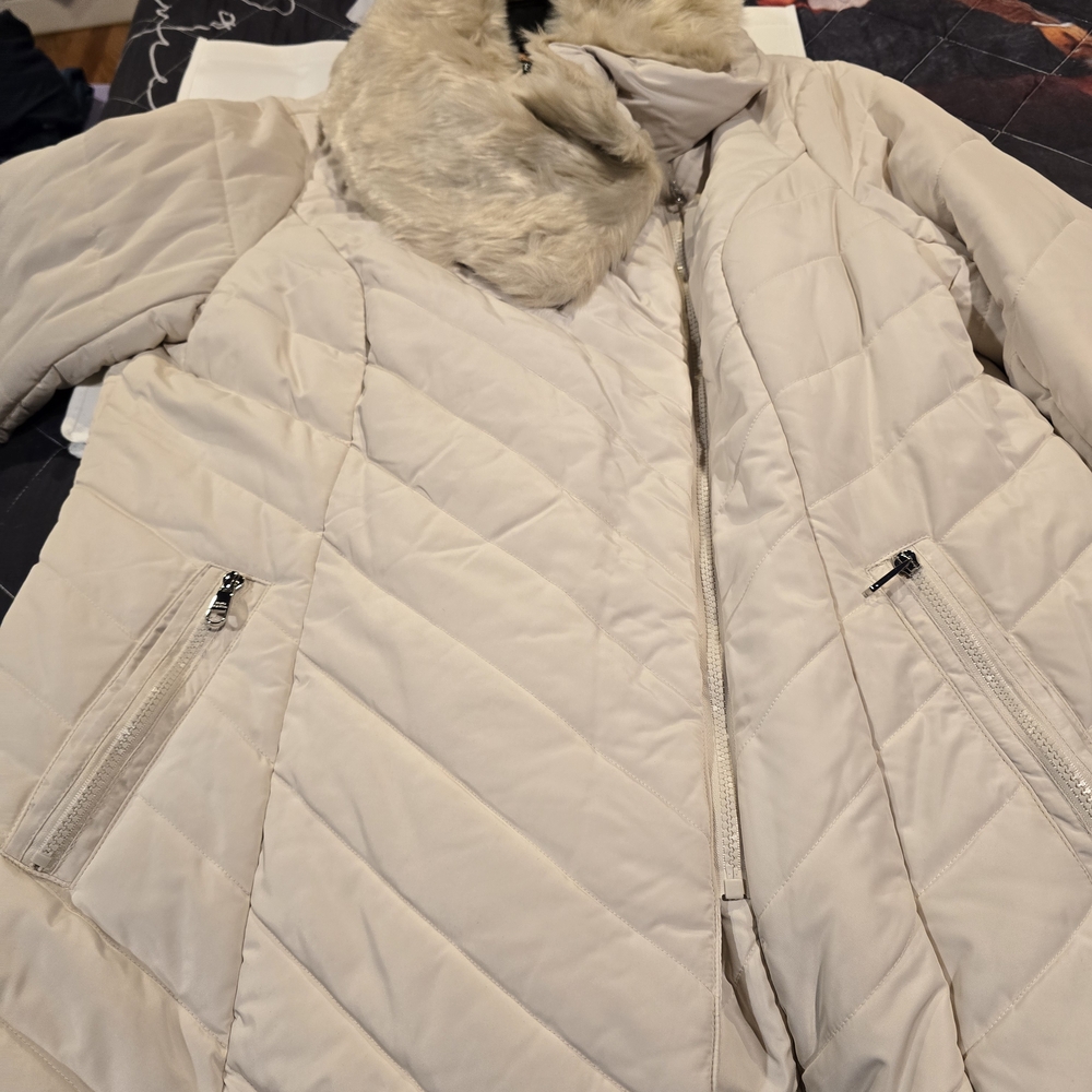 Women's Cream Quilted Jacket with Faux Fur Collar